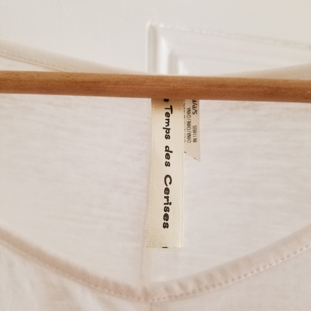 Summer Top. Size Small - Picture 2 of 10